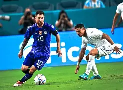 梅西怒斥j罗肘击穆尼奥斯